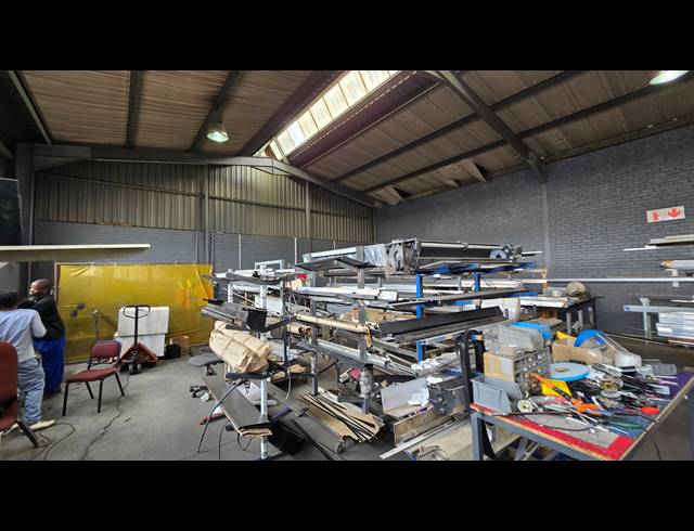 486M² WAREHOUSE TO LET IN SPARTAN